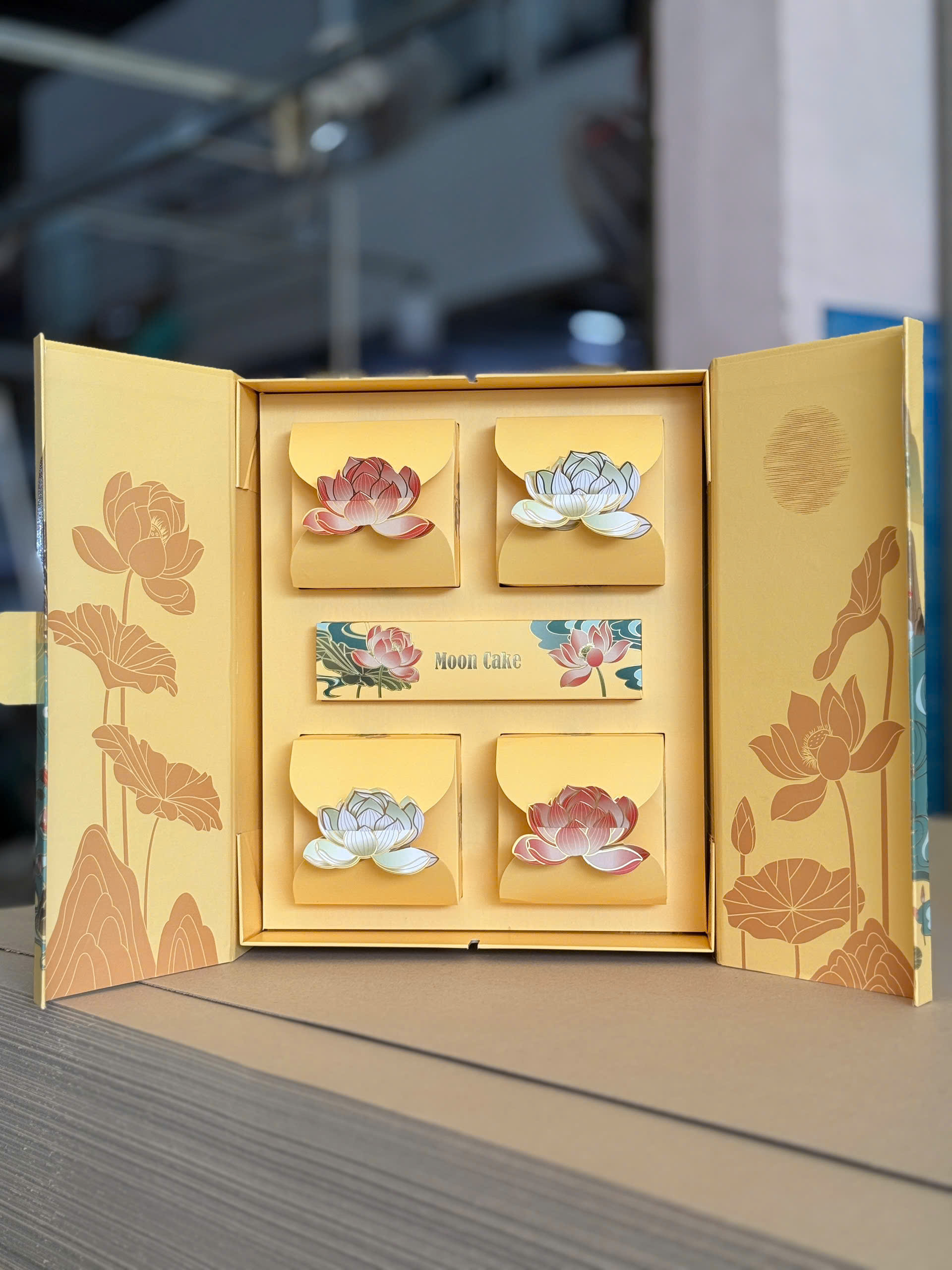 Hộp Giấy Đựng Bánh Trung Thu Vàng In Logo Theo Yêu Cầu